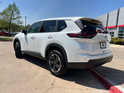 Used 2025 Nissan Rogue SV image 8