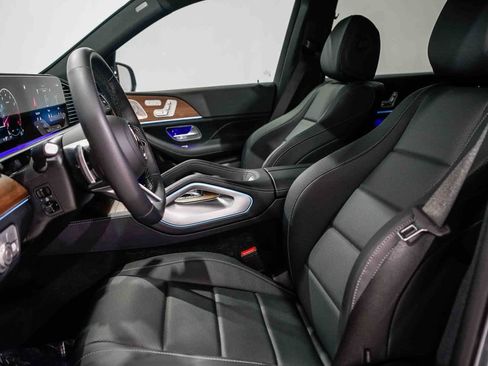 Used 2025 Mercedes-Benz GLS 450 4MATIC image 17