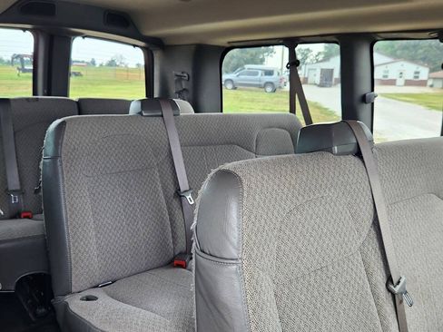 Used 2016 GMC Savana 3500 LT w/ LT Preferred Equipment Group RWD image 6