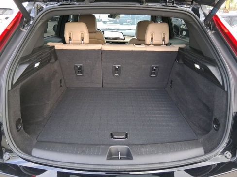 Used 2024 Cadillac XT4 Luxury w/ LPO, Floor Liner Package image 6