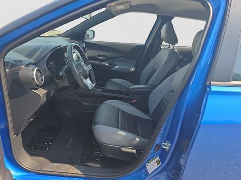 Used 2023 Nissan Kicks SR w/ SR Premium Package FWD image 9