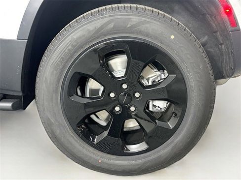 New 2026 Land Rover Defender 110 S image 28