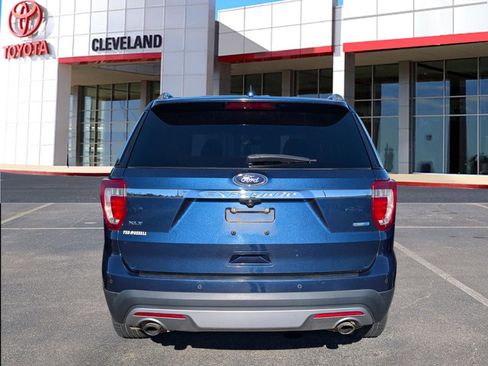 Used 2017 Ford Explorer XLT w/ Equipment Group 202A image 5
