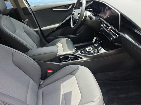 Used 2024 Kia Niro Wind w/ Wind Preserve Package FWD image 11