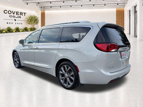 Used 2017 Chrysler Pacifica Limited FWD image 9