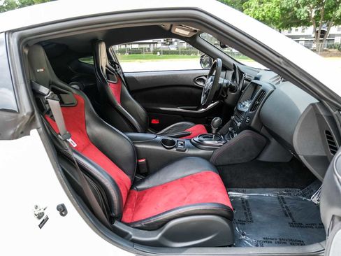 Used 2020 Nissan 370Z NISMO RWD image 40