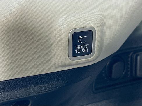 Used 2023 Jeep Grand Cherokee Limited image 29