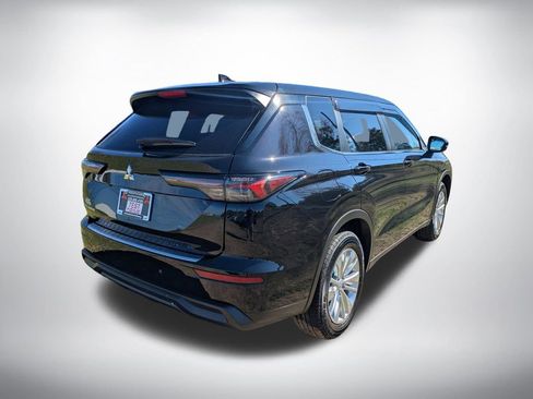 New 2026 Mitsubishi Outlander ES FWD image 3