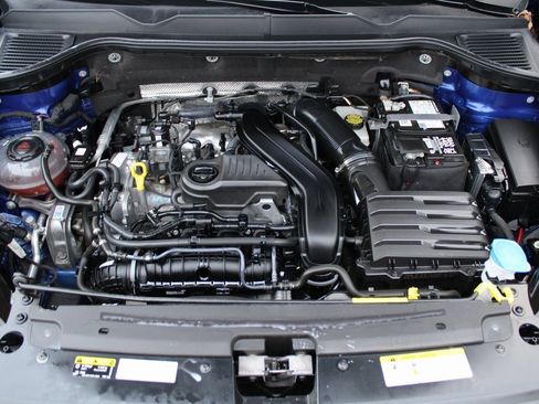 Certified 2024 Volkswagen Taos SE image 29