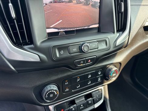 Used 2024 GMC Terrain SLE AWD/4WD image 23