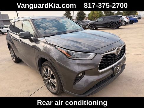 Used 2021 Toyota Highlander XLE FWD image 5