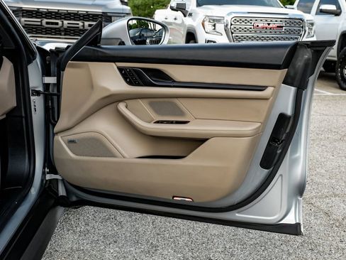 Used 2022 Porsche Taycan image 45