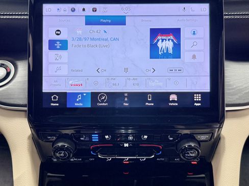Used 2023 Jeep Grand Cherokee Limited w/ Luxury Tech Group II AWD/4WD image 27