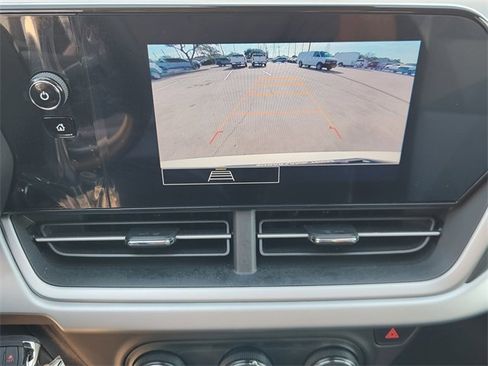 Used 2025 Chevrolet Trax LS w/ LS Convenience Package image 17