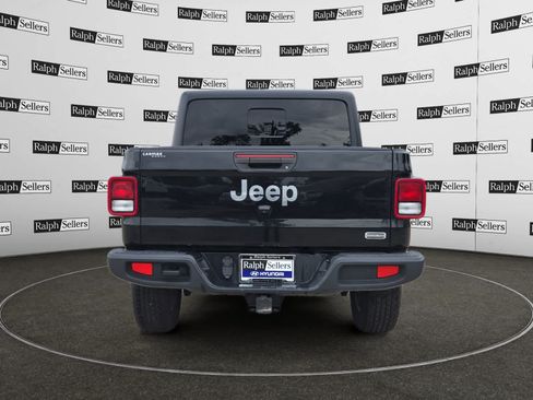 Used 2023 Jeep Gladiator Overland AWD/4WD image 5