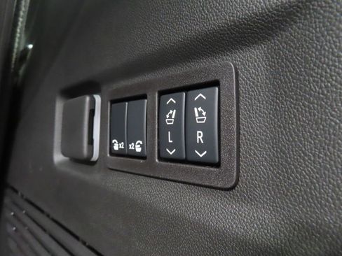 Used 2026 GMC Yukon Denali w/ Denali Reserve Package image 46