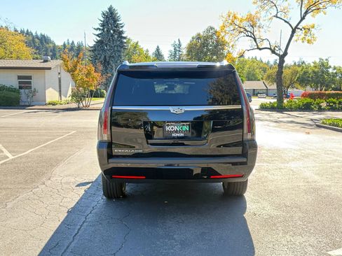 Used 2020 Cadillac Escalade ESV Platinum image 5