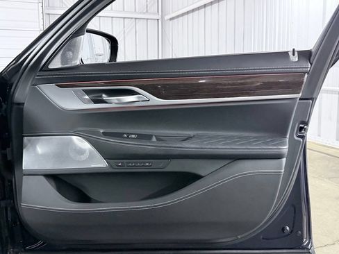 Used 2022 BMW 750Li xDrive AWD/4WD image 31