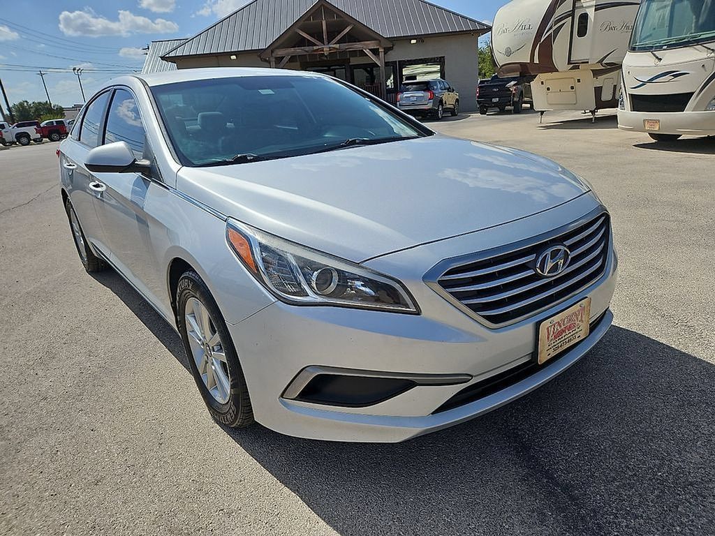 Used 2017 Hyundai Sonata SE FWD image 11