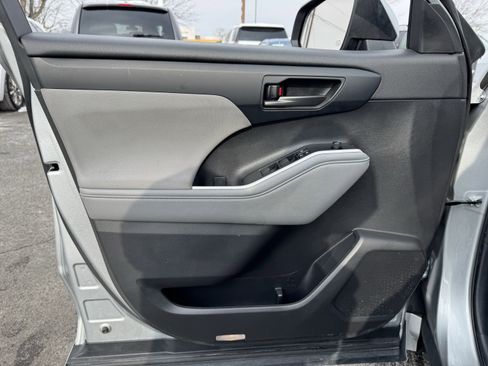 Used 2023 Toyota Highlander L image 22