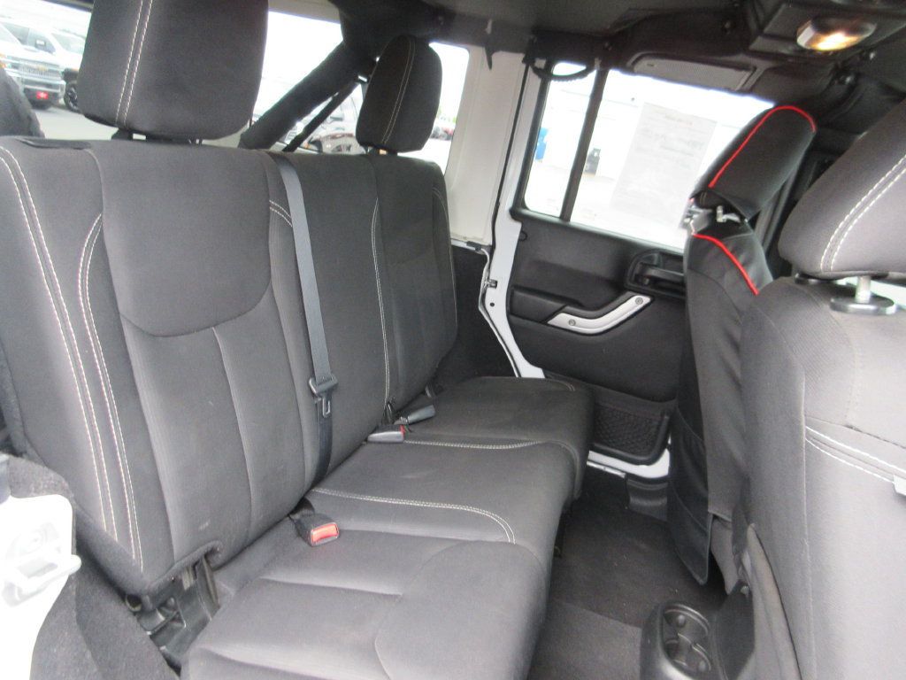 Used 2018 Jeep Wrangler Unlimited Sahara AWD/4WD image 19