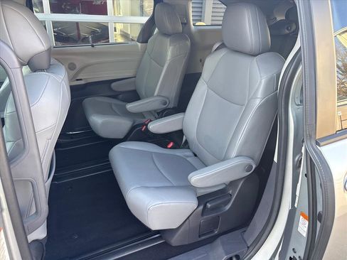 Used 2023 Toyota Sienna XLE image 27