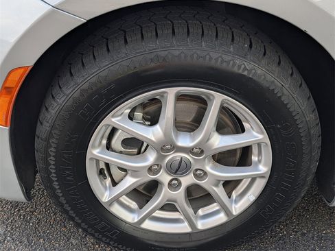 Used 2024 Chrysler Pacifica Touring-L image 29