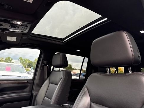 Used 2021 Chevrolet Suburban Z71 w/ Z71 Signature Package image 10