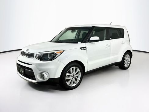 Used 2018 Kia Soul + FWD image 3