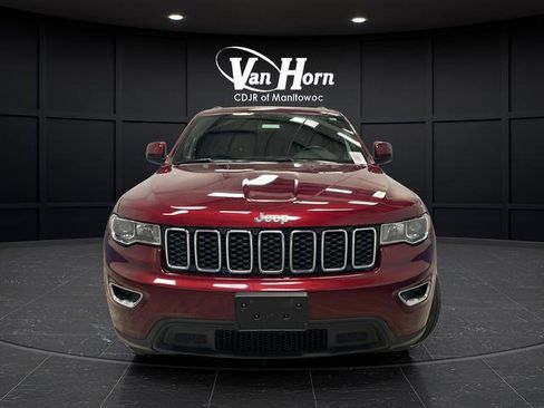 Used 2018 Jeep Grand Cherokee Laredo AWD/4WD image 2