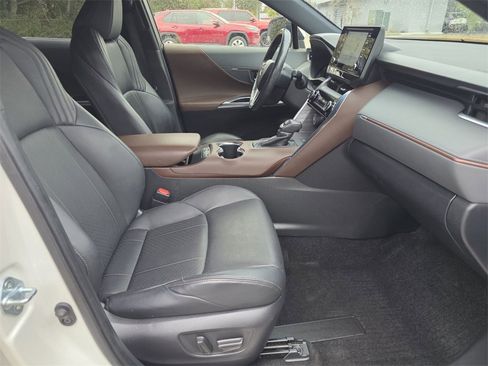 Certified 2021 Toyota Venza XLE w/ Softex Package image 14