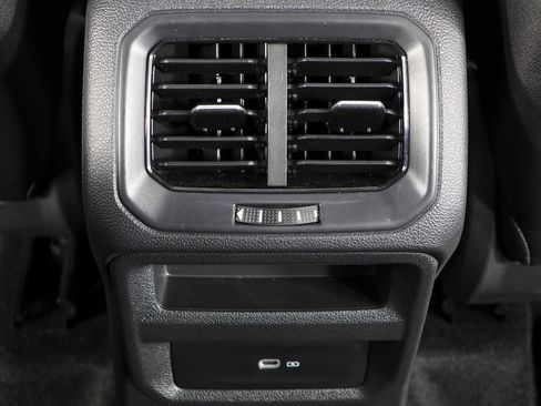 Used 2025 Volkswagen Taos SE FWD image 24