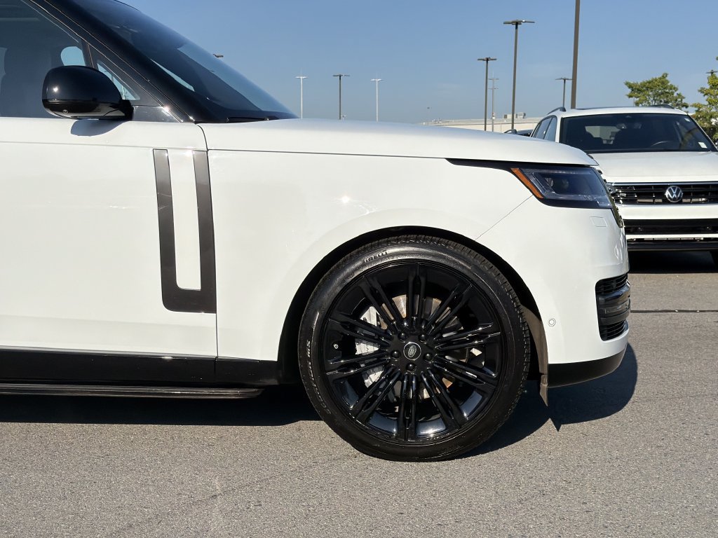 Used 2025 Land Rover Range Rover SE AWD/4WD image 9