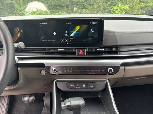 Used 2026 Kia Carnival FWD image 17