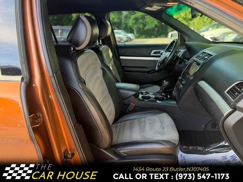 Used 2017 Ford Explorer XLT w/ Equipment Group 202A AWD/4WD image 20