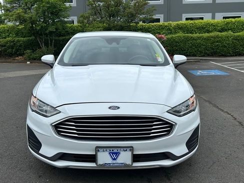 Used 2019 Ford Fusion SE FWD image 2