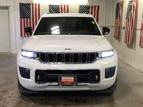 Used 2023 Jeep Grand Cherokee Overland w/ Luxury Tech Group IV AWD/4WD image 17