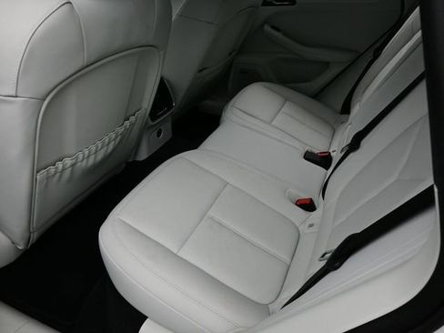 Certified 2025 Porsche Macan AWD/4WD image 15