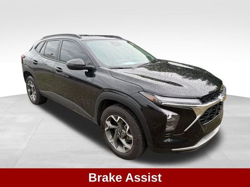 Used 2024 Chevrolet Trax LT FWD image 9