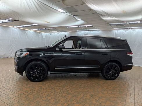 Used 2024 Lincoln Navigator Reserve AWD/4WD image 4