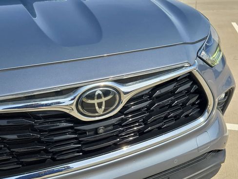 Used 2021 Toyota Highlander Limited image 11