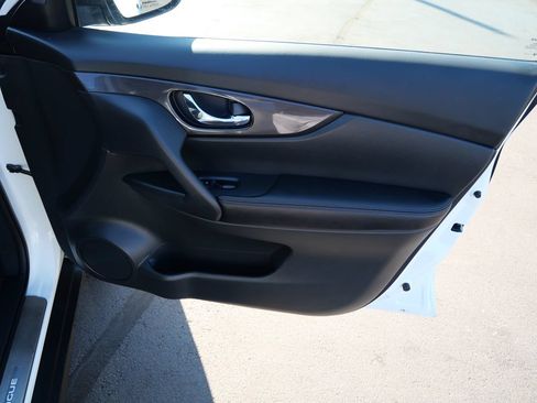 Used 2018 Nissan Rogue SV w/ Premium Package AWD/4WD image 31