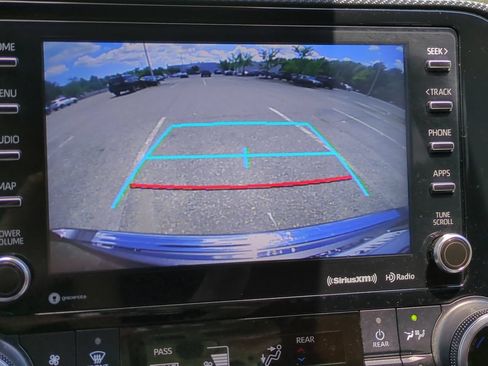 Used 2022 Toyota Highlander XSE AWD/4WD image 21