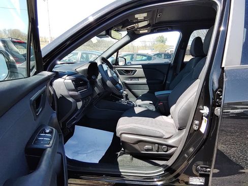 Used 2025 Subaru Forester Premium image 12