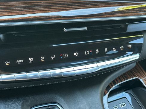 Used 2023 Cadillac Escalade ESV Premium Luxury w/ LPO, Radiant Package AWD/4WD image 21