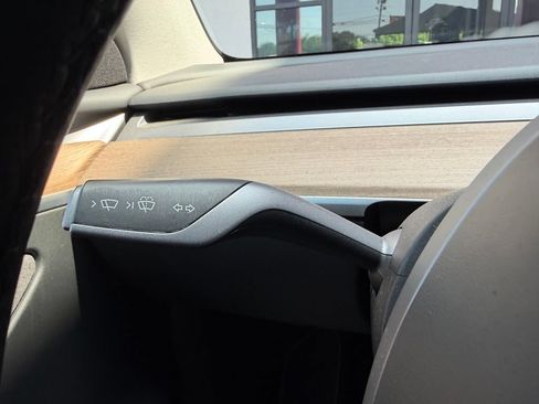 Used 2023 Tesla Model Y Long Range AWD/4WD image 18