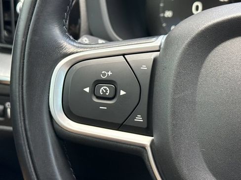 Used 2019 Volvo XC60 T5 Momentum w/ Multimedia Package AWD/4WD image 35