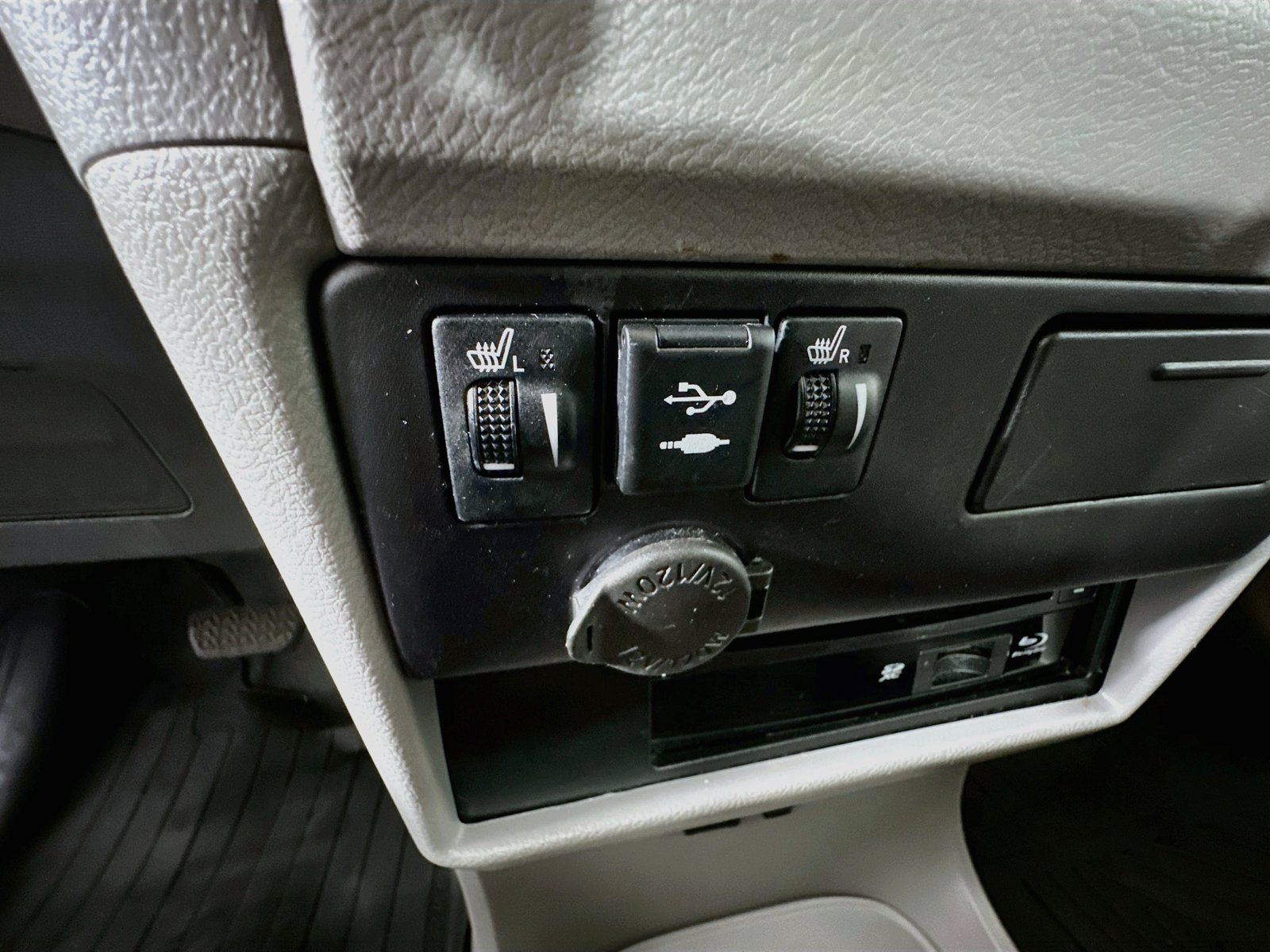 Used 2018 Toyota Sienna XLE Premium AWD/4WD image 35