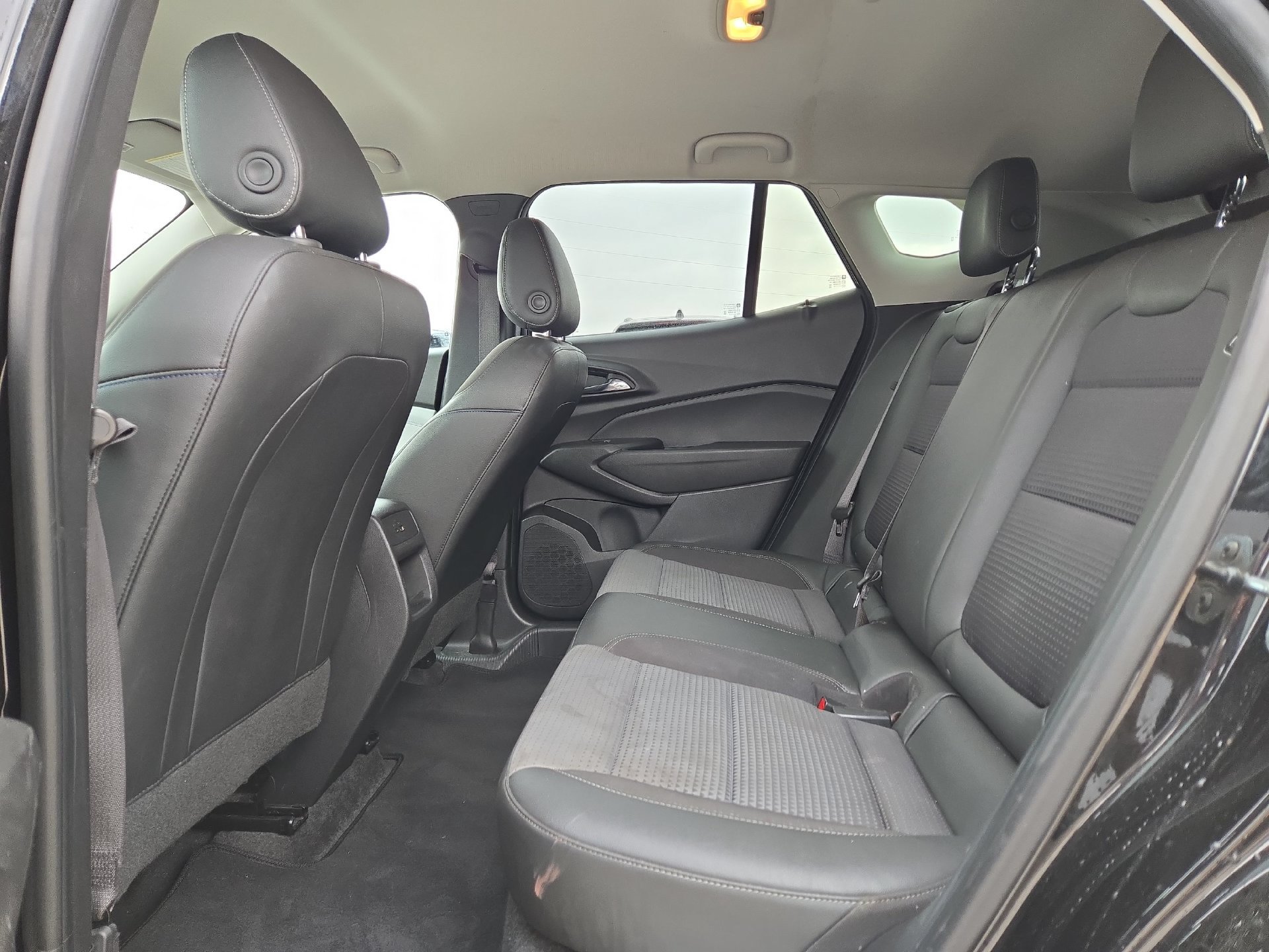 Used 2025 Chevrolet Trax LT FWD image 13