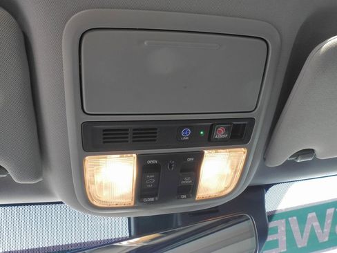 Used 2020 Honda Pilot Touring image 32